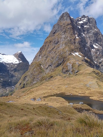 Along the Pass a little towards the Mackinnon Shelter.